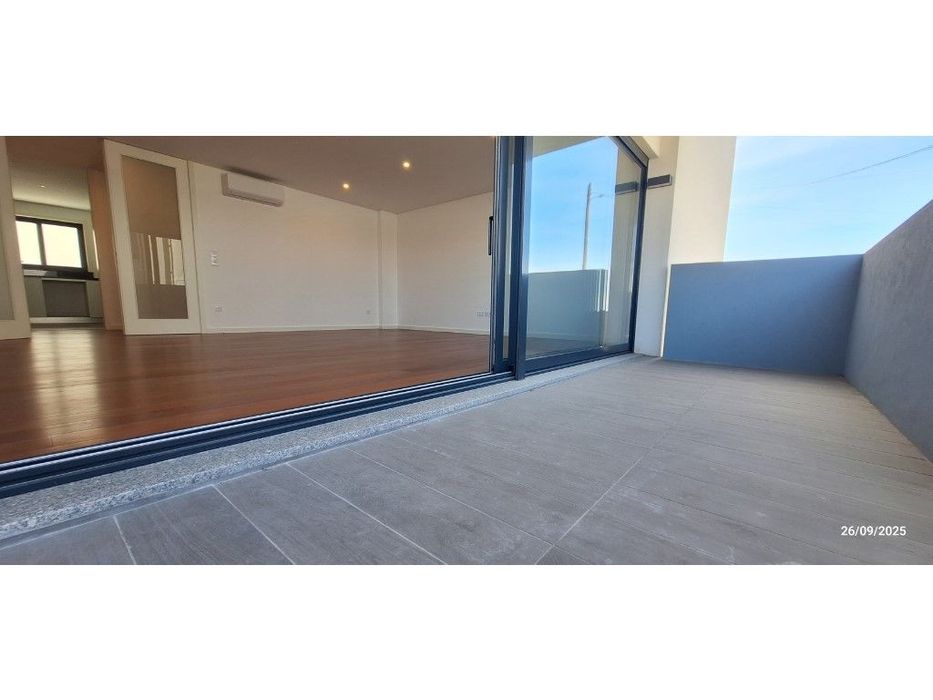 T3 NOVO c/189m2, BOX (2 viaturas), varandas (Santo Ovídeo)