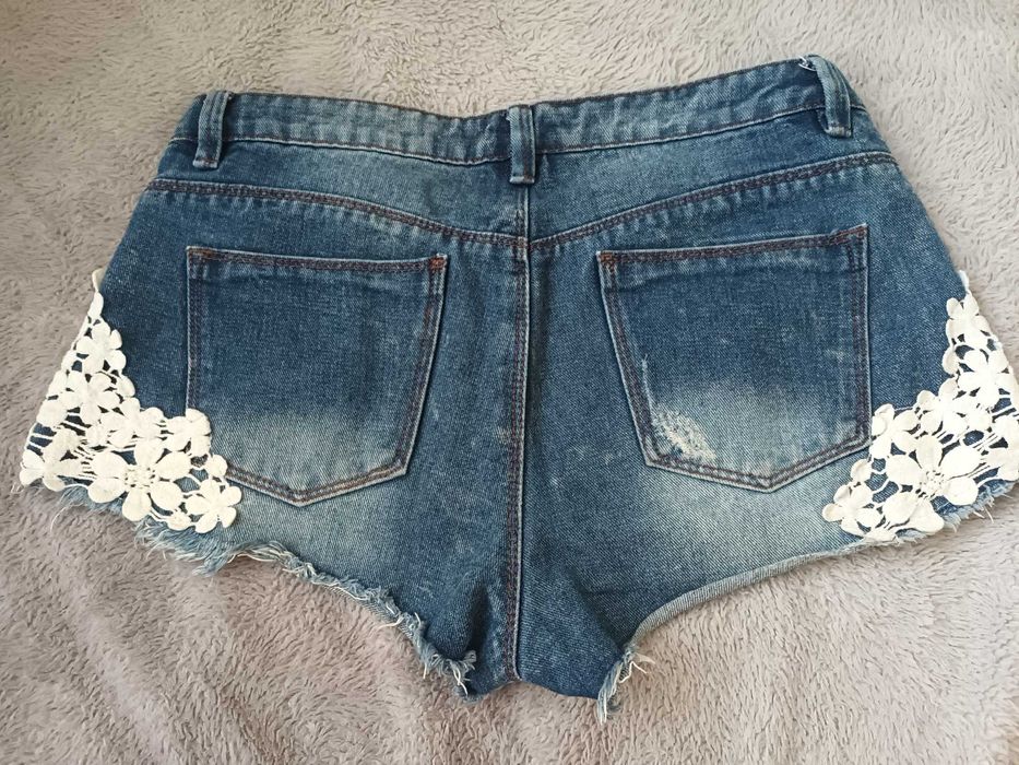 Krótkie spodenki Cropp 38/M