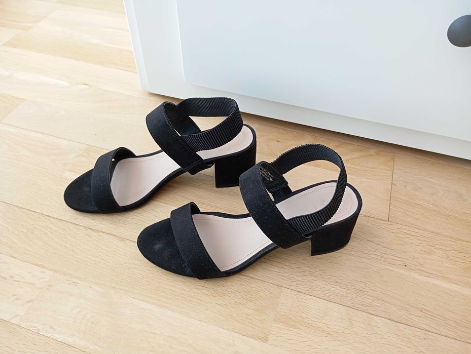 Sandálias pretas