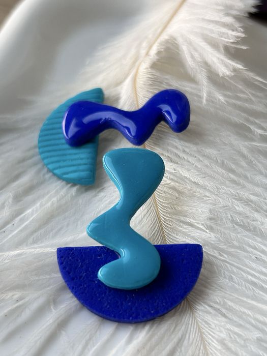 Kolczyki zigzag z glinki granatowo- niebieskie