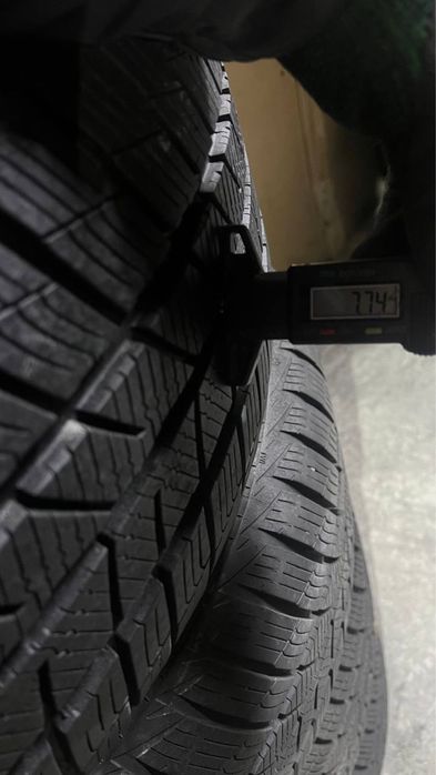 Комплект зимової гуми 235/55/18 Barum