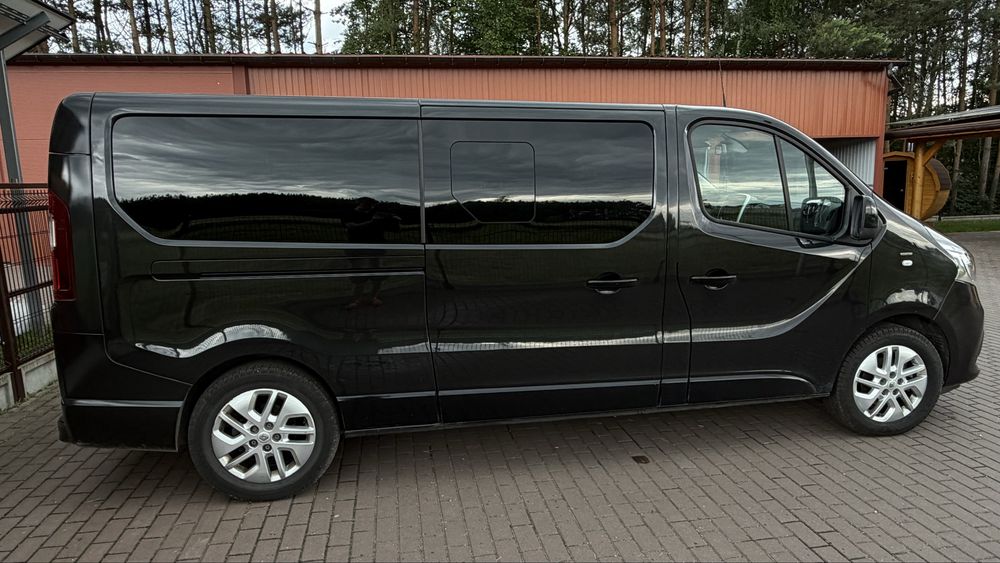 Renault Trafic Czarny