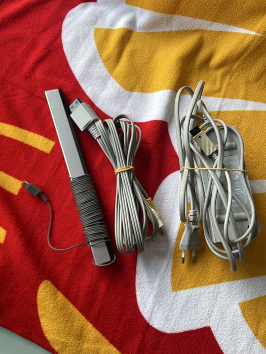 Lote Wii completo - Consola Wii + 3 comandos + 3 jogos (sonic etc) + 3 nunchuks + 2 volantes