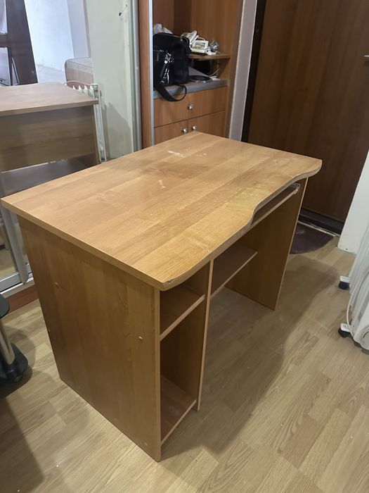 Стол письменный хорошее состояние