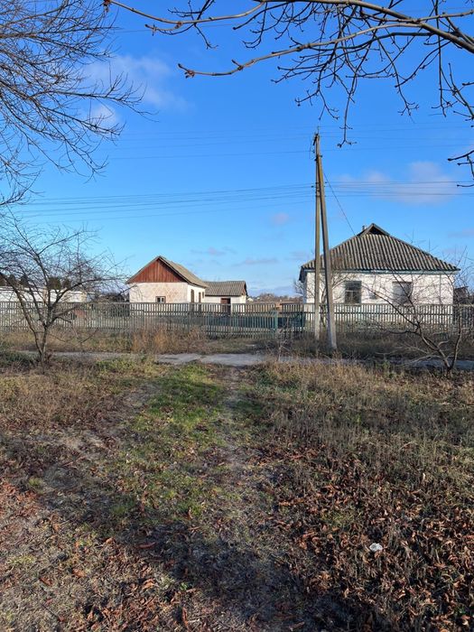 Продається будинок, 35 соток землі, центр міста.