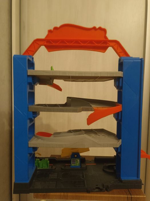 Чотирьохповерховий гараж для машинок Hot wheels