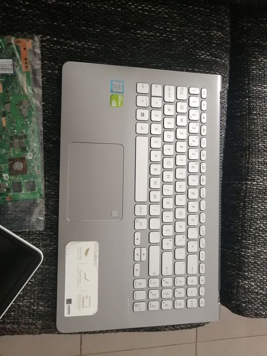 Asus VivoBook S530F64739778623234123