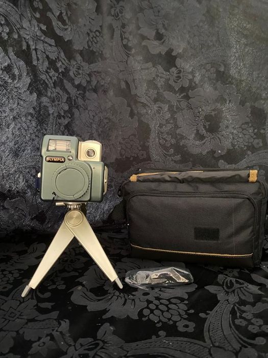 Máquina fotográfica de rolo com leitor de cassetes