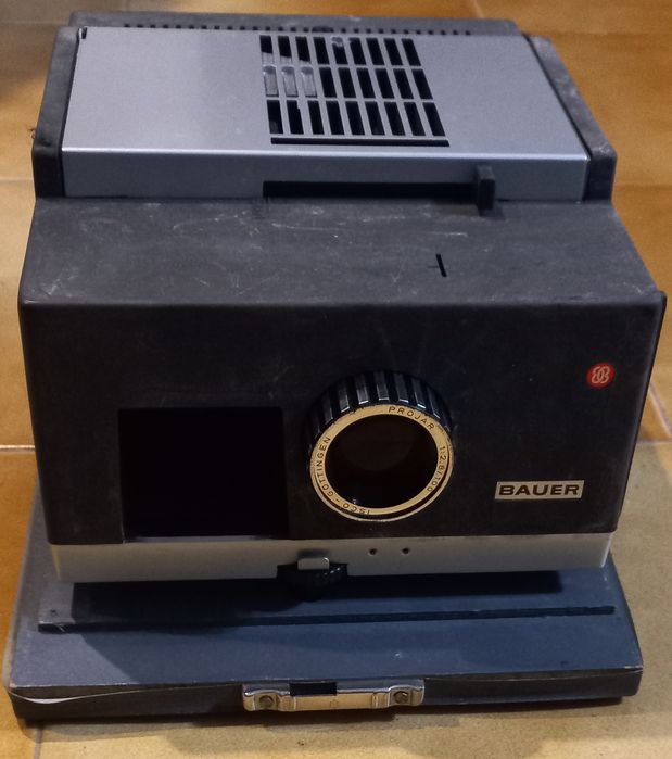 Bauer S1 Slide Projector with Autofocus64737897132033124