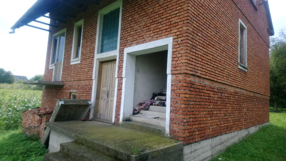 Продається будинок в с.Вовчатичі. Торг.