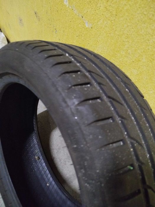 Vendo pneu 205/50 R17 UHP