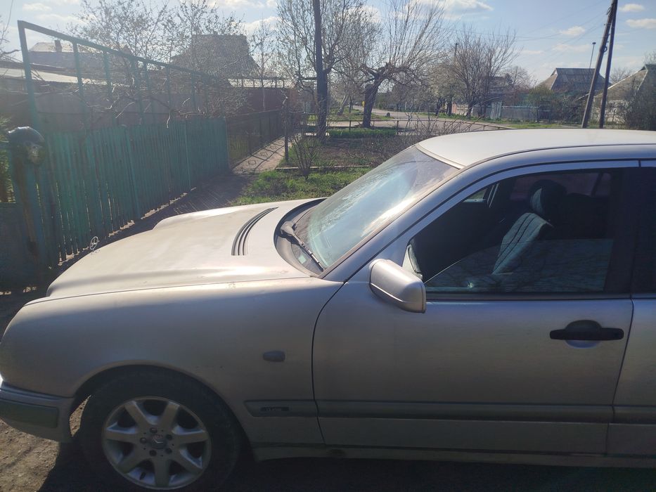 Продам Мерседес 220