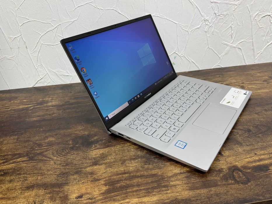 Asus 14 - Full HD IPS NanoEdge, Core i5-8250U, 8GB RAM, 256GB SSD