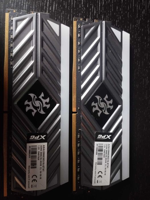 Memoria RAM XPG Spectrix 2x8gb 2666Mhz CL16 RGB Cinza