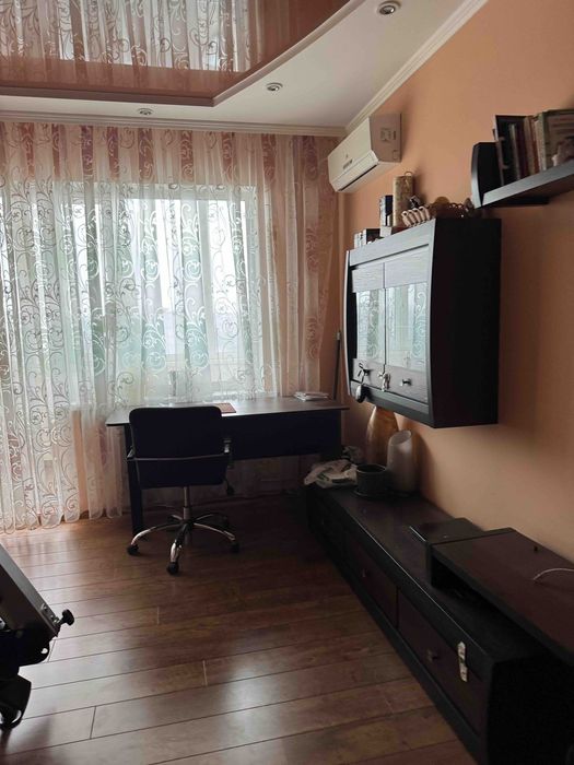 Сучасна квартира на Таврійському . Ліфт працює .