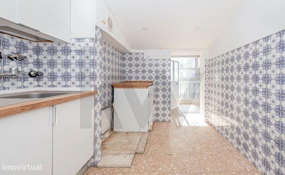 Apartamento T2 * Bairro de Inglaterra * Varanda c/ Vista de Cidade