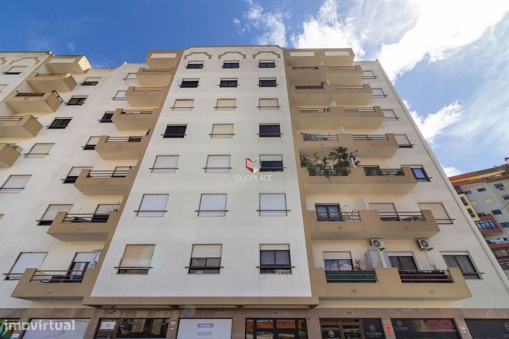 T2 com Vista Deslumbrante no Coração de Setúbal – 7º Andar com Elevado