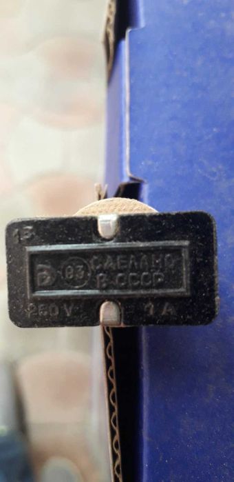 Выключатель для настольной лампы.