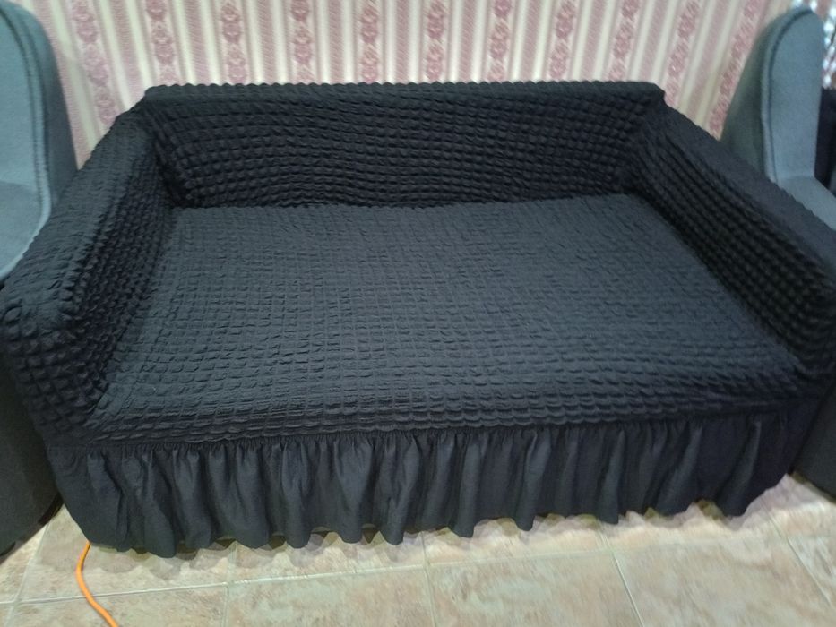 Продам чехол на диван и кресло,черный цвет.