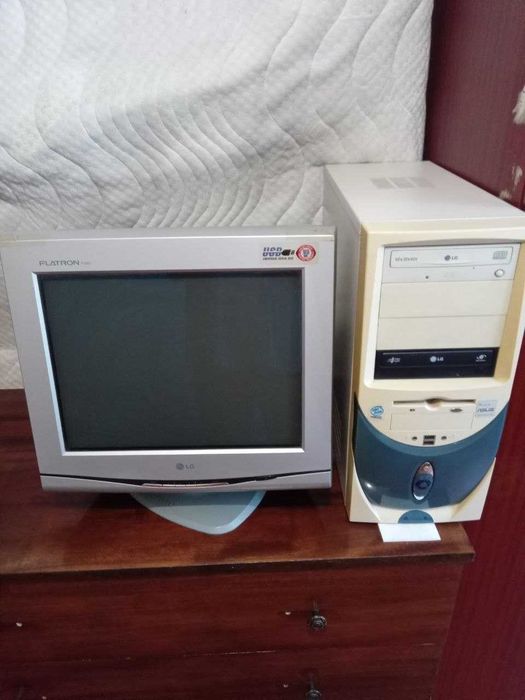 Продам телевизор 32 дюйма СМАРТ .,компьютер,муз. центр.телевизор . Чернигов.