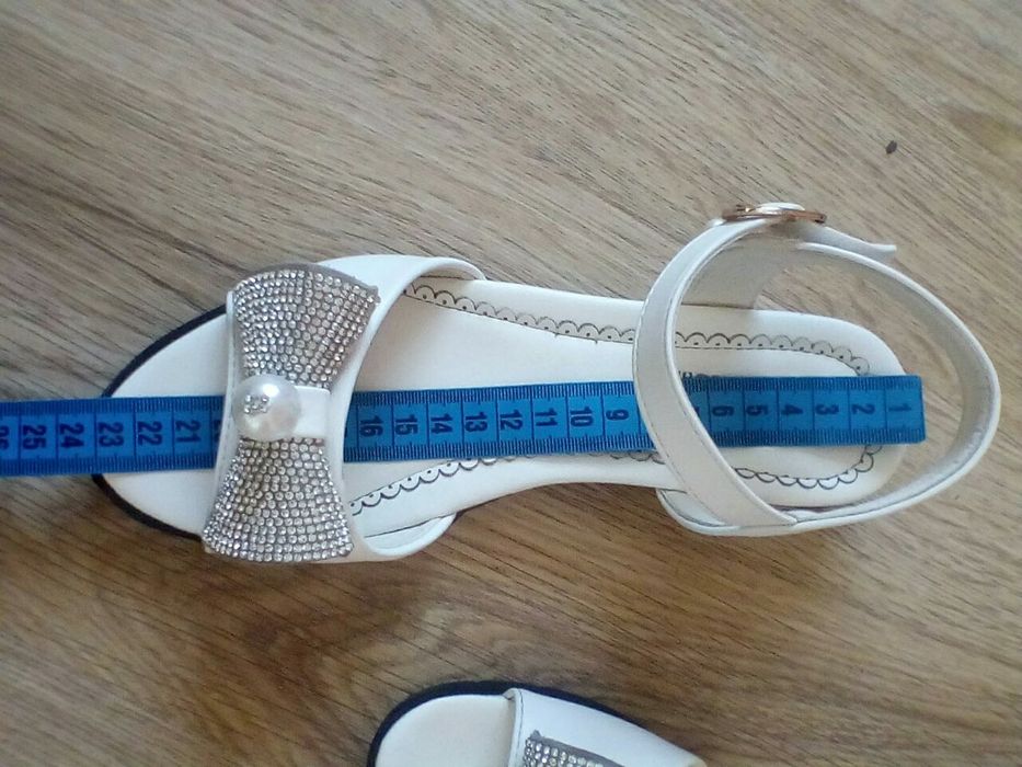 Детские босоножки, стелька 23 см