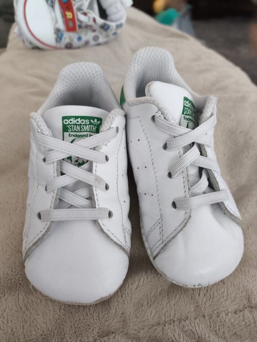 2 pares de sapatilhas para bebe
