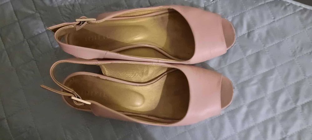 ТЕРМІНОВО! ВЗУТТЯ, жіночі туфлі, босоніжки. 550 грн.