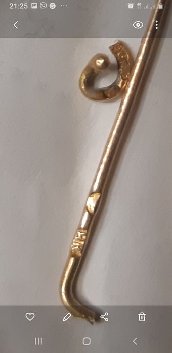 Золота брошка Камея