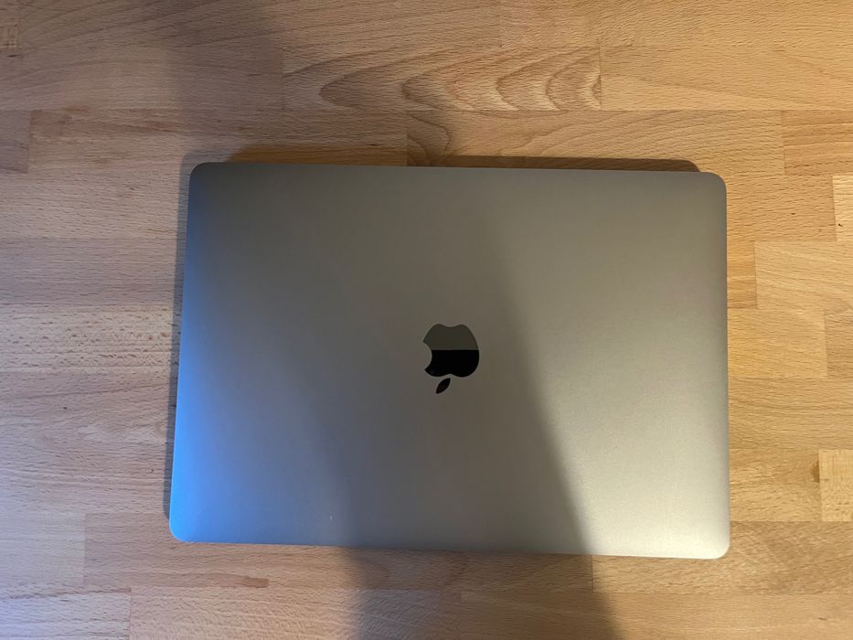 Macbook Air M1, 16GB Ram, 1TB SSD, German Keyboard, 8-core GPU/ CPU