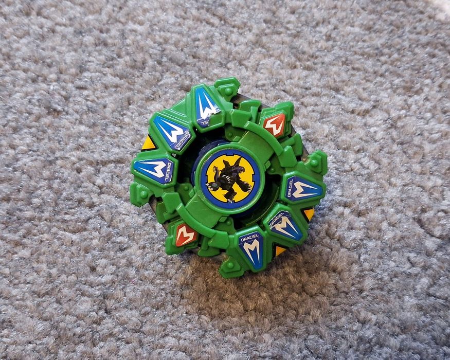 Dysk Beyblade Takara Tomy Bestia Draciel G + Wyrzutnia