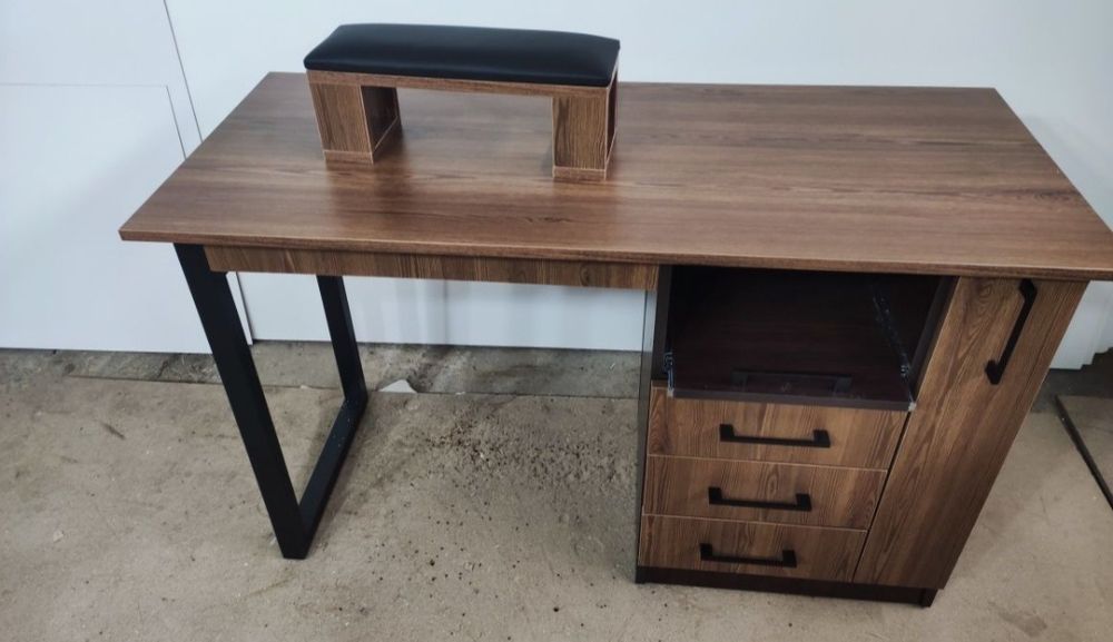 Стіл манікюрний стіл для манікюру.