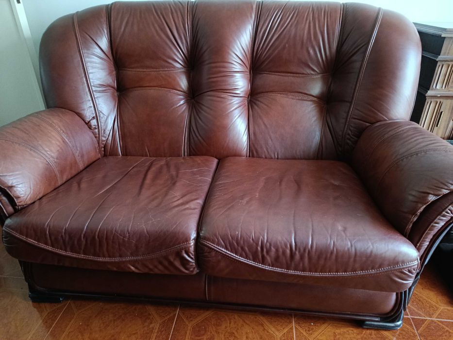 Sofá em pele de dois lugares