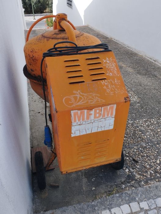 Betoneira elétrica 160l
