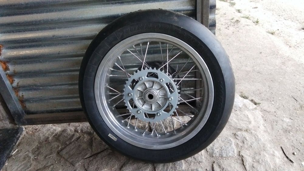 Jantes com pneus novos de super motar