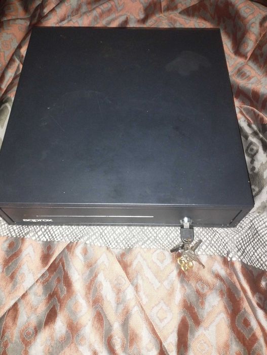 Caixa de dinheiro nova com chave (aqprox), pouco uso