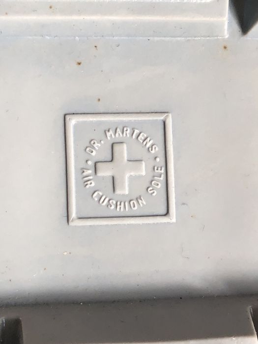 жіноче взуття DR. Martens