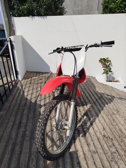 Honda CRF 100F.