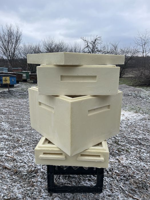 Вулики  ППУ цільнолиті, універсальне дно пилкозбірник. 10 рамок.