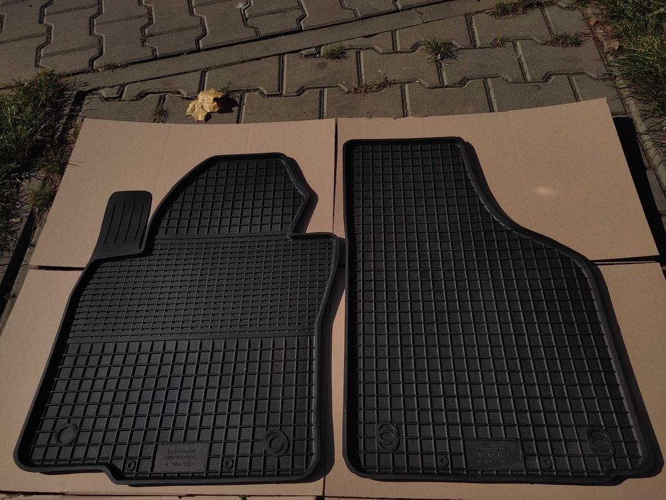 VW TOURAN 2 2010r-2015 NOWE Dywaniki gumowe PRZÓD dopasowane korytka k
