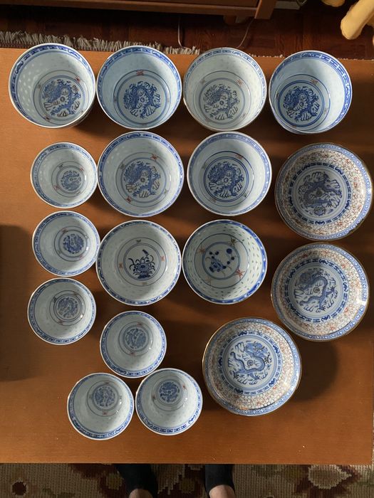 Lote 17 Peças Porcelana Chinesa Grão de Arroz Dragão Azul e Branco (Vintage)