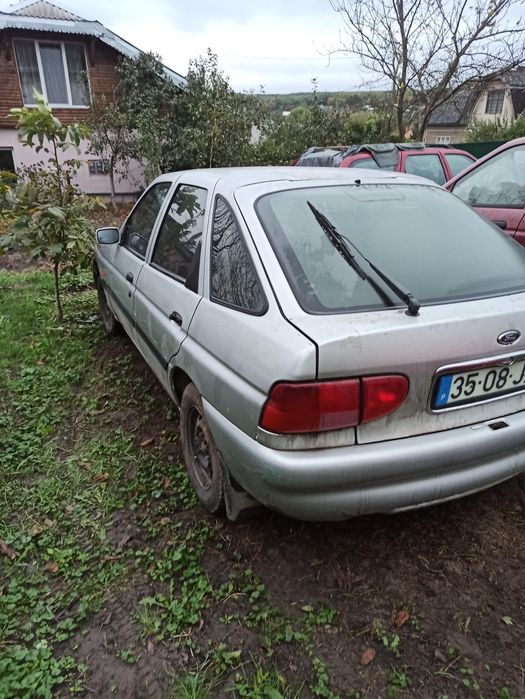 Бампер Ford escort 95-00р. По запчастинах