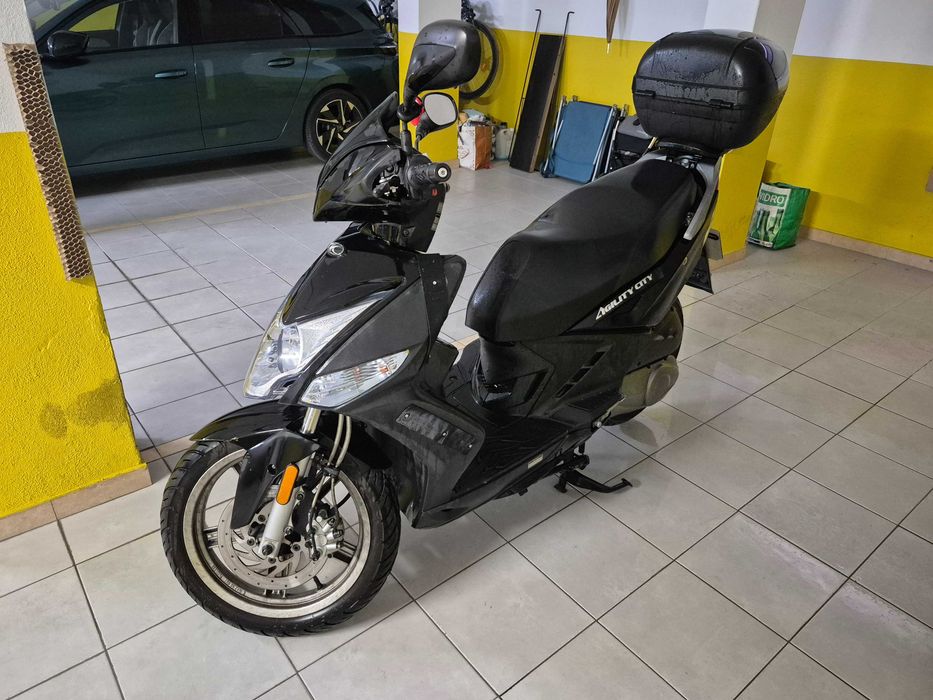 Kymco Agility 125 (2017) · 26mil km · Único dono + capacete e extras