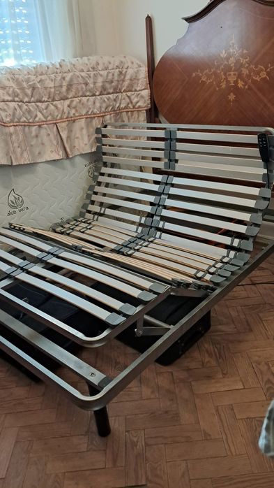 Cama dobrável com comando