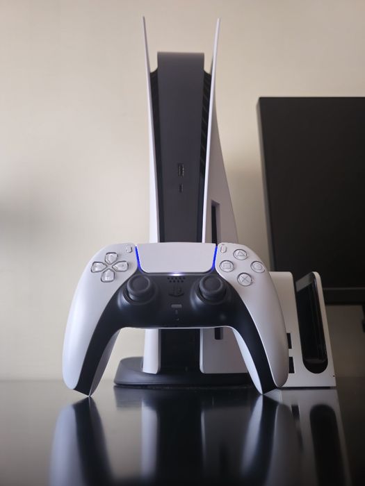 Playstation 5 (c leitor de disco) + God of War + God of War : Ragnarok