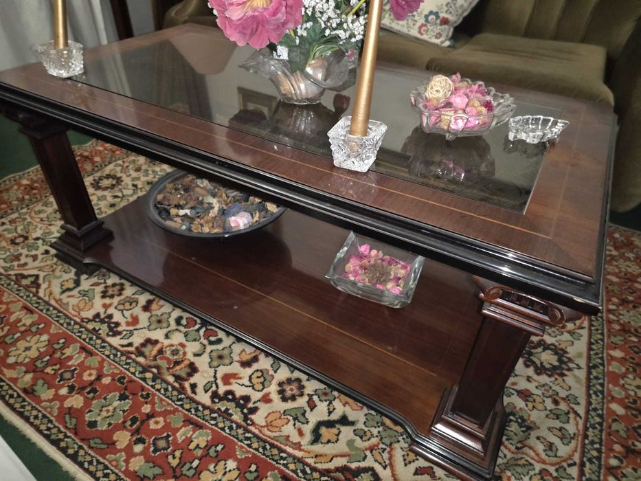 Conjunto de Mesas de Sala em Madeira e Vidro (Mesa de Centro + 2 Apoio)