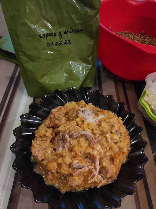 Каши з м'ясом, перші та другі страви, тушенка в реторт пакетах