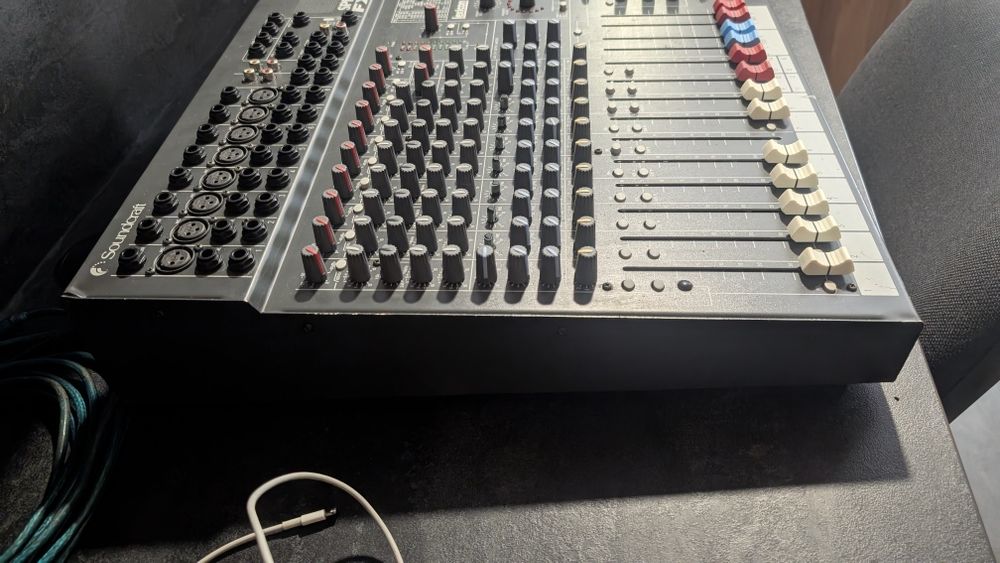 Мікшерний пульт Soundcraft SPIRIT FX8