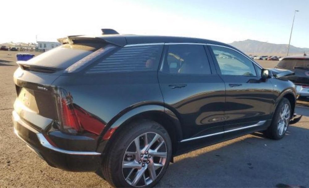 Cadillac optiq двері в наявності