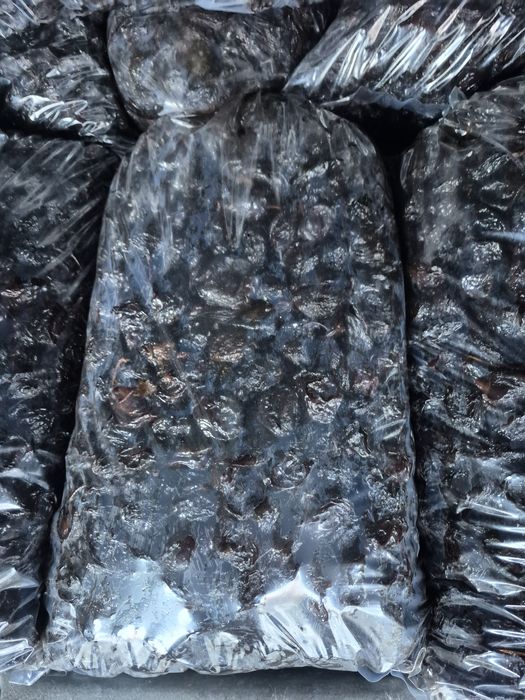 Ekologiczna śliwa suszona naturalnie