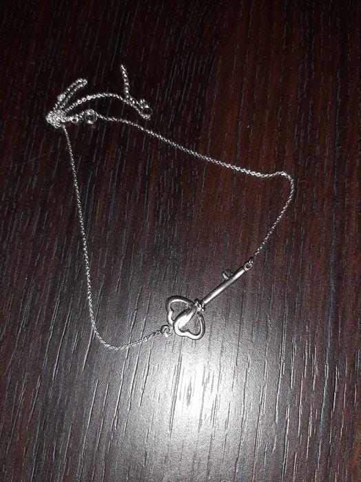 Продам серебряное колье
